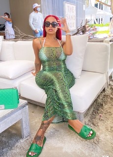 Alexis Skyy feet photo thumbnail