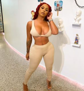 Alexis Skyy feet photo thumbnail
