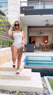 Alexis Skyy feet photo thumbnail