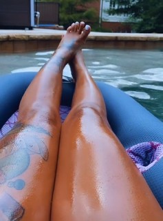Alexis Skyy feet photo thumbnail