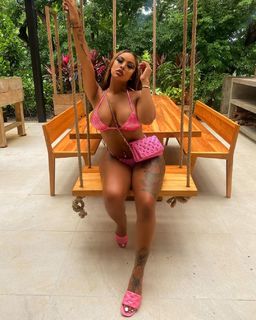 Alexis Skyy feet photo thumbnail