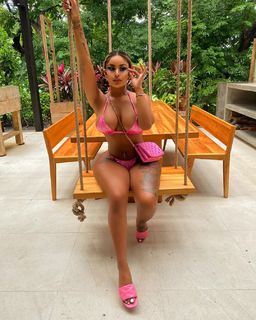 Alexis Skyy feet photo thumbnail