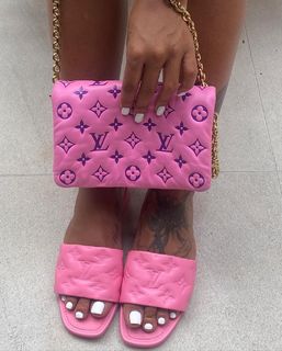 Alexis Skyy feet photo thumbnail