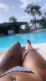 Alexis Skyy feet photo thumbnail