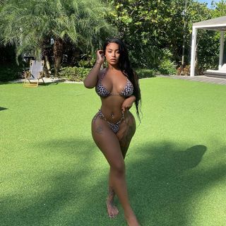 Alexis Skyy feet photo thumbnail