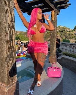 Alexis Skyy feet photo thumbnail