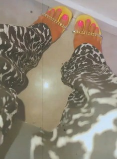 Alexis Skyy feet photo thumbnail