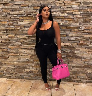 Alexis Skyy feet photo thumbnail