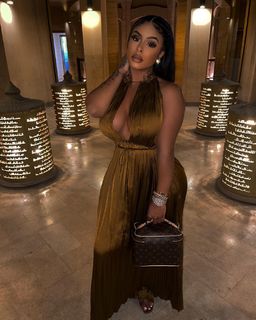 Alexis Skyy feet photo thumbnail
