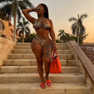 Alexis Skyy feet photo thumbnail
