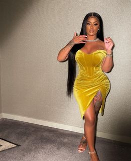 Alexis Skyy feet photo thumbnail