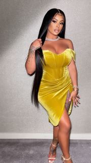 Alexis Skyy feet photo thumbnail