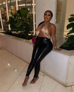 Alexis Skyy feet photo thumbnail