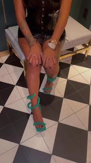 Alexis Skyy feet photo thumbnail