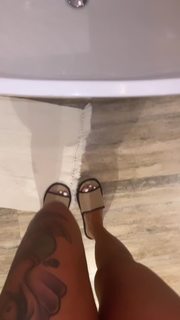 Alexis Skyy feet photo thumbnail