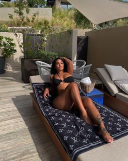 Alexis Skyy feet photo thumbnail