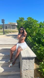 Alexis Skyy feet photo thumbnail