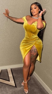 Alexis Skyy feet photo thumbnail