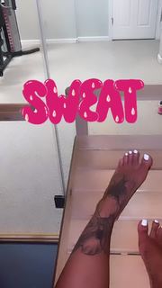 Alexis Skyy feet photo thumbnail
