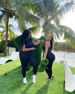 Alexis Skyy feet photo thumbnail