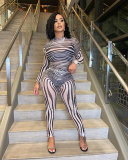 Alexis Skyy feet photo thumbnail
