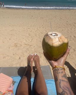 Alexis Skyy feet photo thumbnail