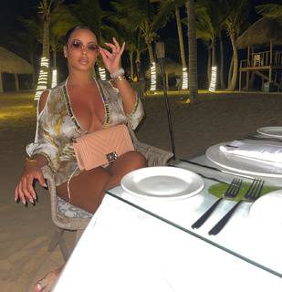 Alexis Skyy feet photo thumbnail