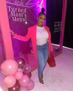 Alexis Skyy feet photo thumbnail