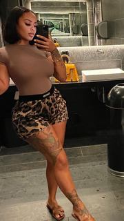 Alexis Skyy feet photo thumbnail
