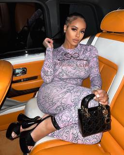 Alexis Skyy feet photo thumbnail