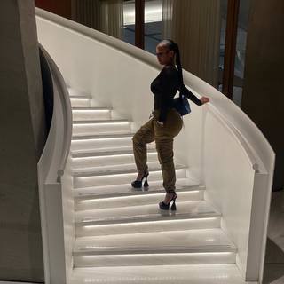 Alexis Skyy feet photo thumbnail