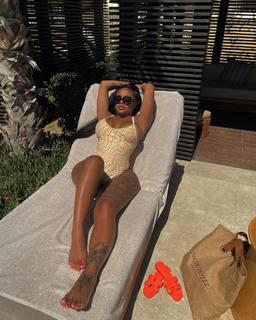 Alexis Skyy feet photo thumbnail