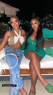 Alexis Skyy feet photo thumbnail