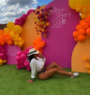 Alexis Skyy feet photo thumbnail