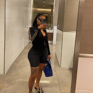 Alexis Skyy feet photo thumbnail