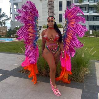 Alexis Skyy feet photo thumbnail