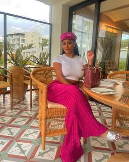 Alexis Skyy feet photo thumbnail