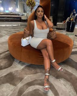 Alexis Skyy feet photo thumbnail