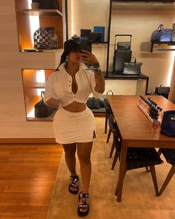 Alexis Skyy feet photo thumbnail