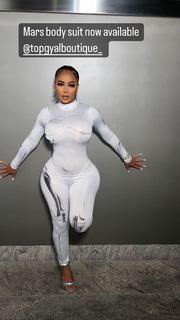 Alexis Skyy feet photo thumbnail