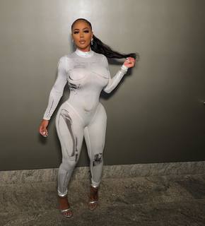Alexis Skyy feet photo thumbnail