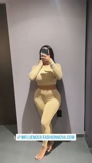 Alexis Skyy feet photo thumbnail