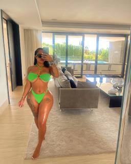 Alexis Skyy feet photo thumbnail