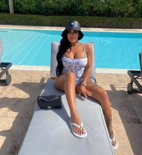 Alexis Skyy feet photo thumbnail