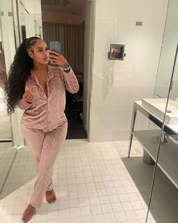 Alexis Skyy feet photo thumbnail