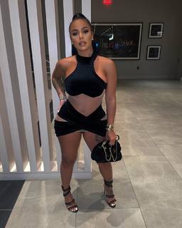 Alexis Skyy feet photo thumbnail