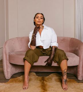Alexis Skyy feet photo thumbnail