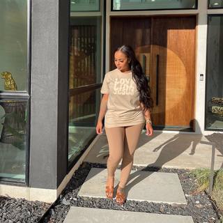 Alexis Skyy feet photo thumbnail