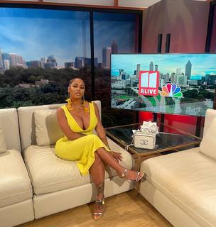 Alexis Skyy feet photo thumbnail