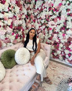 Alexis Skyy feet photo thumbnail